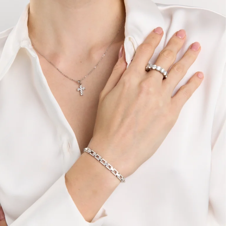 Cross necklace Maria 0.1 ct_2