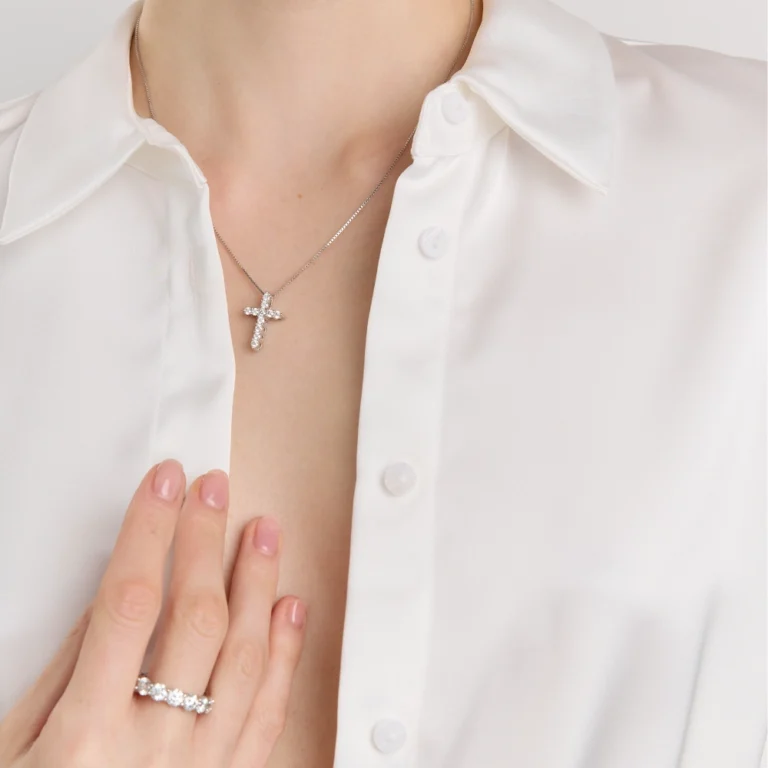 Cross necklace Maria 0.2 ct_2