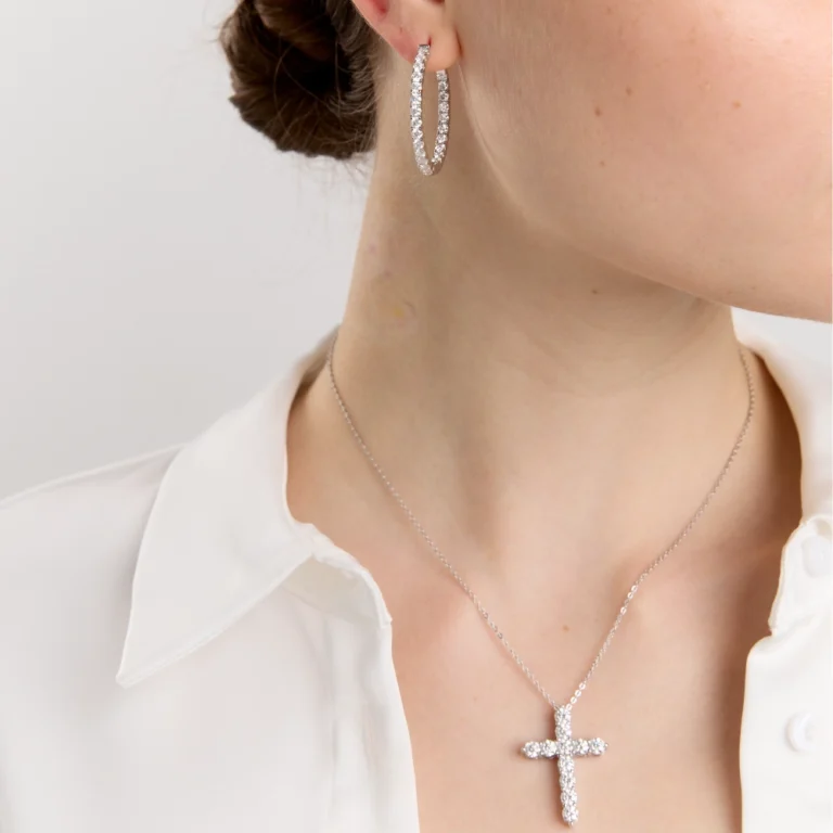 Cross necklace Maria 0.4 ct_3